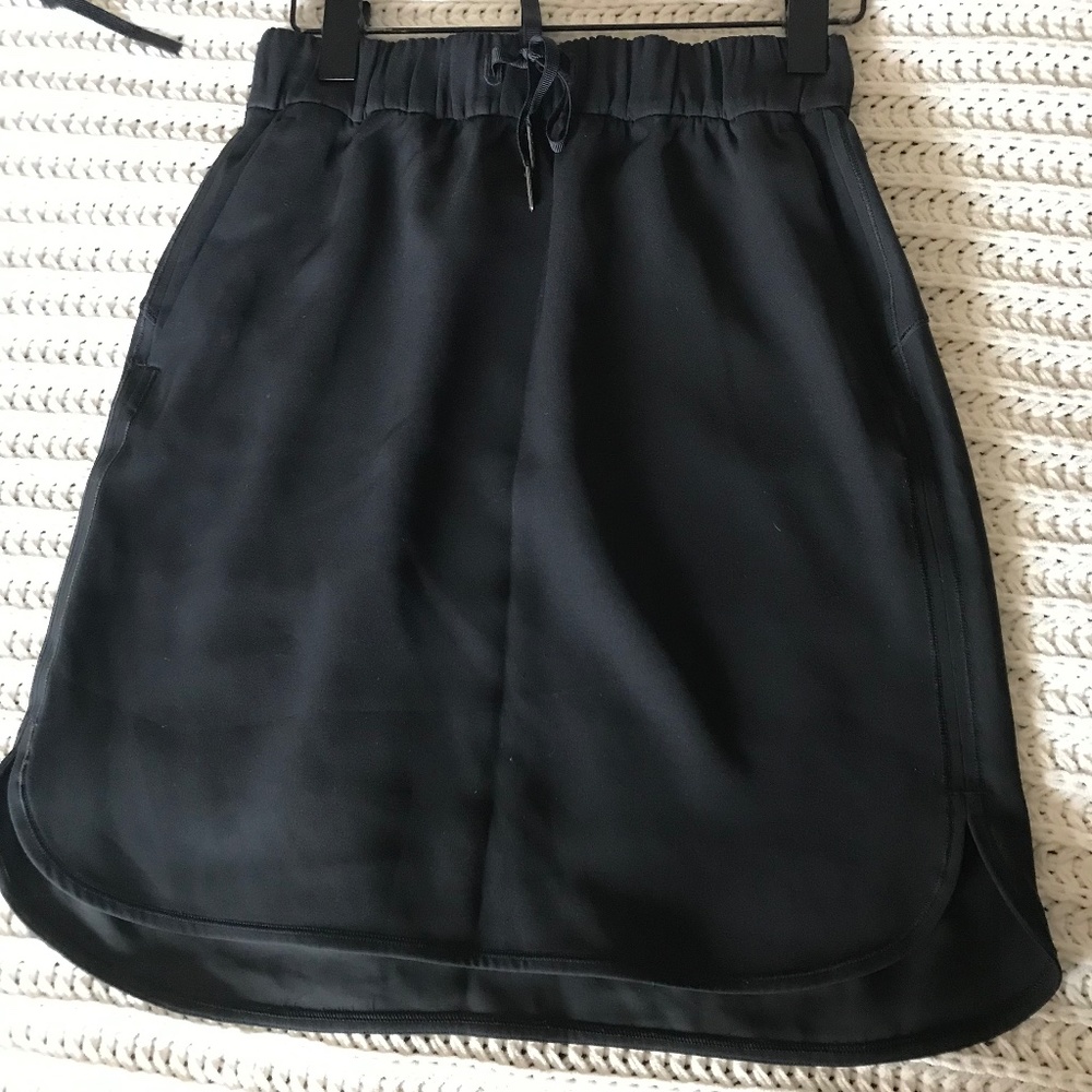 Lululemon On the Fly Skirt Black Size 6